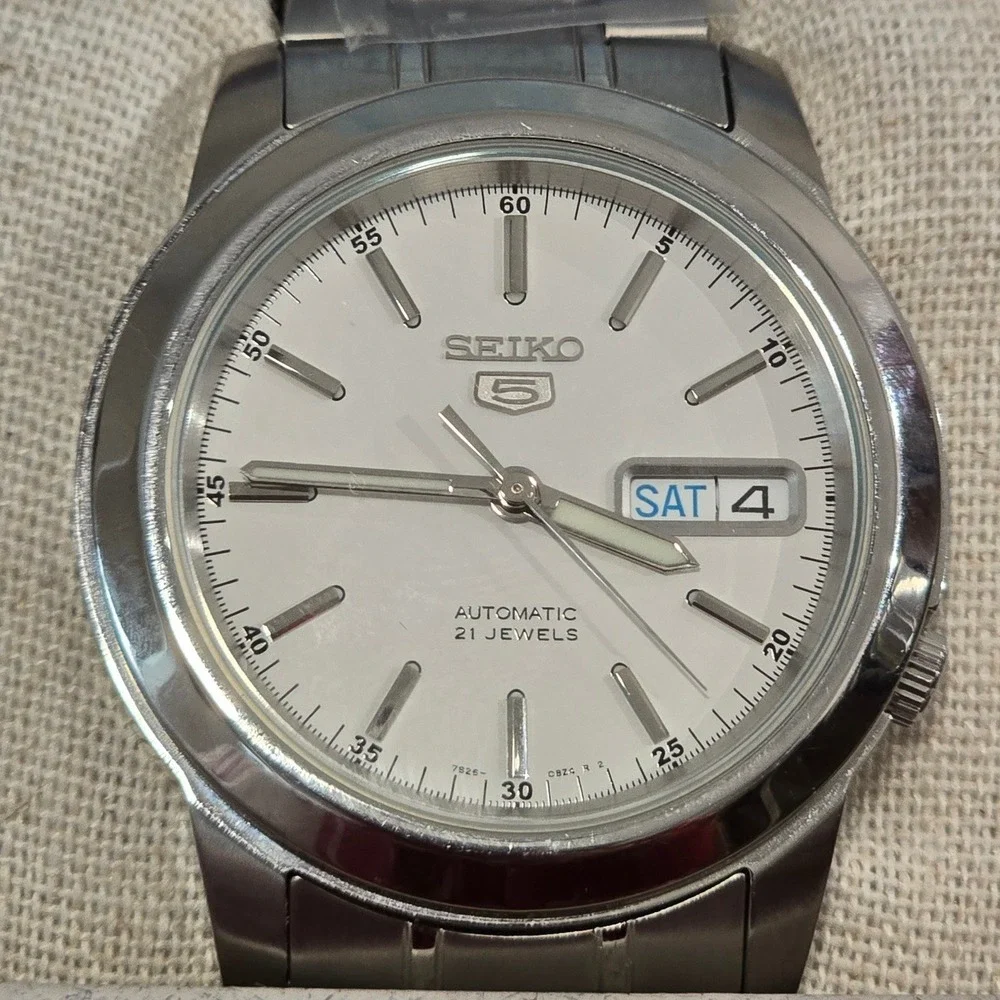 Seiko 5 SNKE49K1 39mm Automatic Watch White Dial Day Date 21 Jewels Box Office